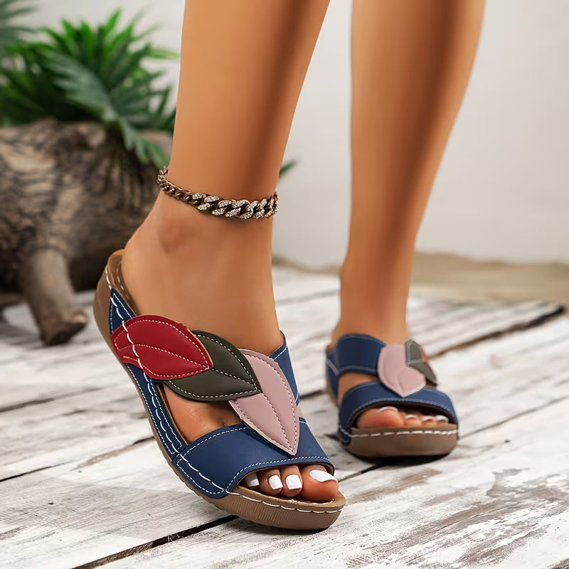 A Pair of Women's Fashion Leaf Pattern Slippers