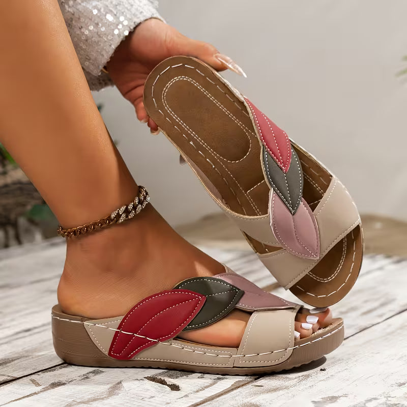 A Pair of Women's Fashion Leaf Pattern Slippers